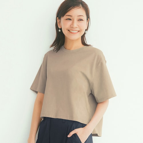からだのラインを拾わないクロップド丈Ｔシャツ