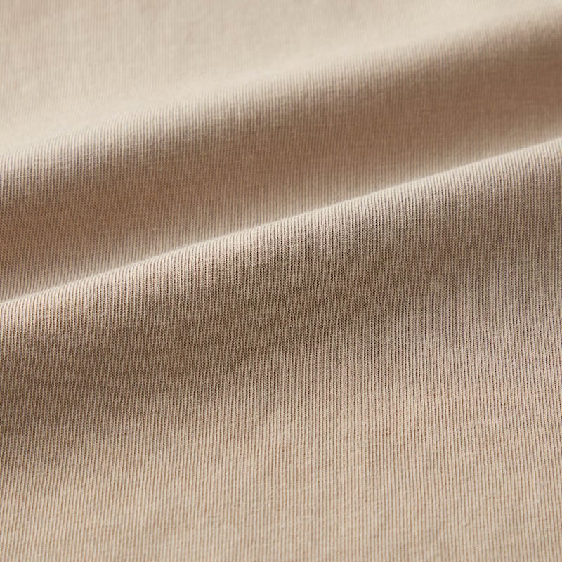 汗をかいても肌にまとわりつきにくい、綿混の天竺素材