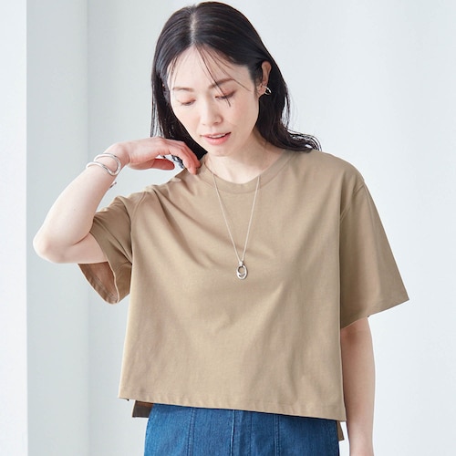 からだのラインを拾わないクロップド丈Ｔシャツ