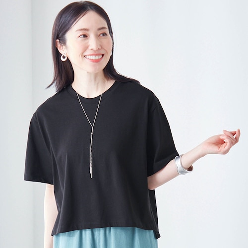 からだのラインを拾わないクロップド丈Ｔシャツ