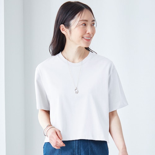 からだのラインを拾わないクロップド丈Ｔシャツ