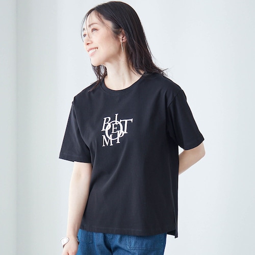 ゆったりシルエットの箔プリントＴシャツ