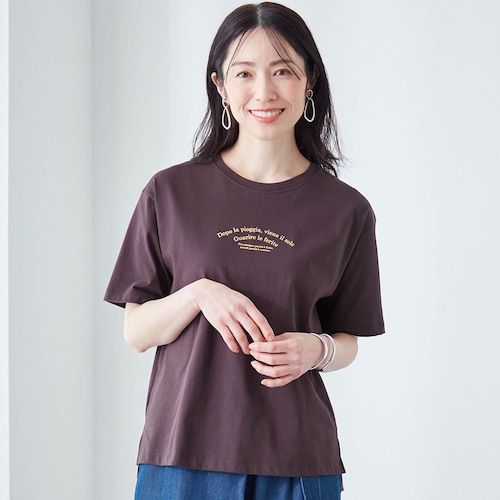 ゆったりシルエットの箔プリントＴシャツ