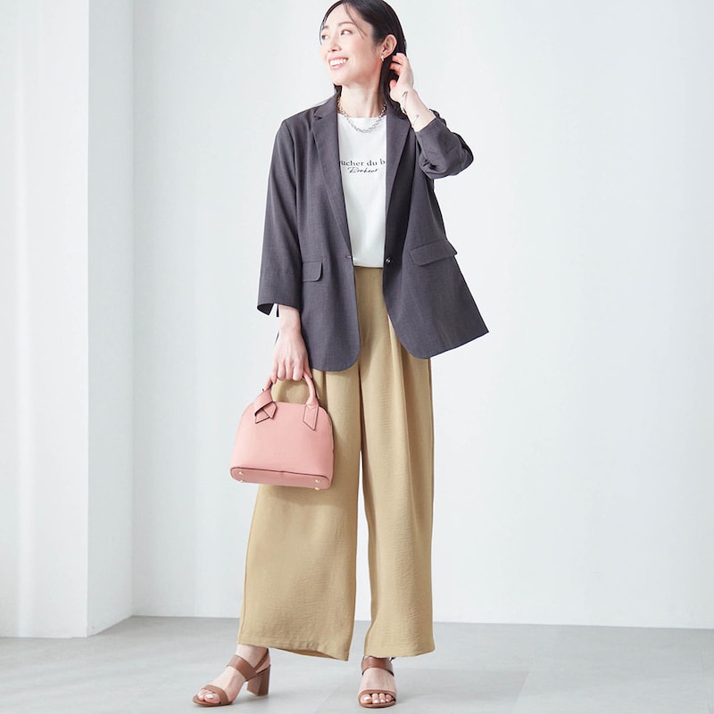 モデル身長167cm／M ※写真は撮影用のため股下+3cmになります。