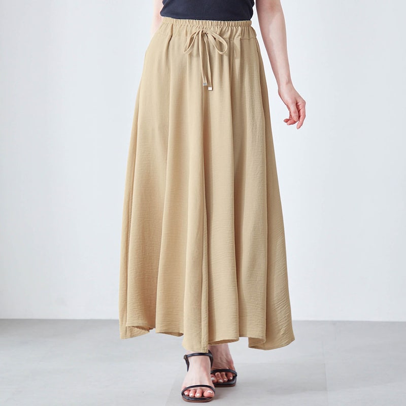 モデル身長167cm／M ※写真は撮影用のため総丈+3cmになります。