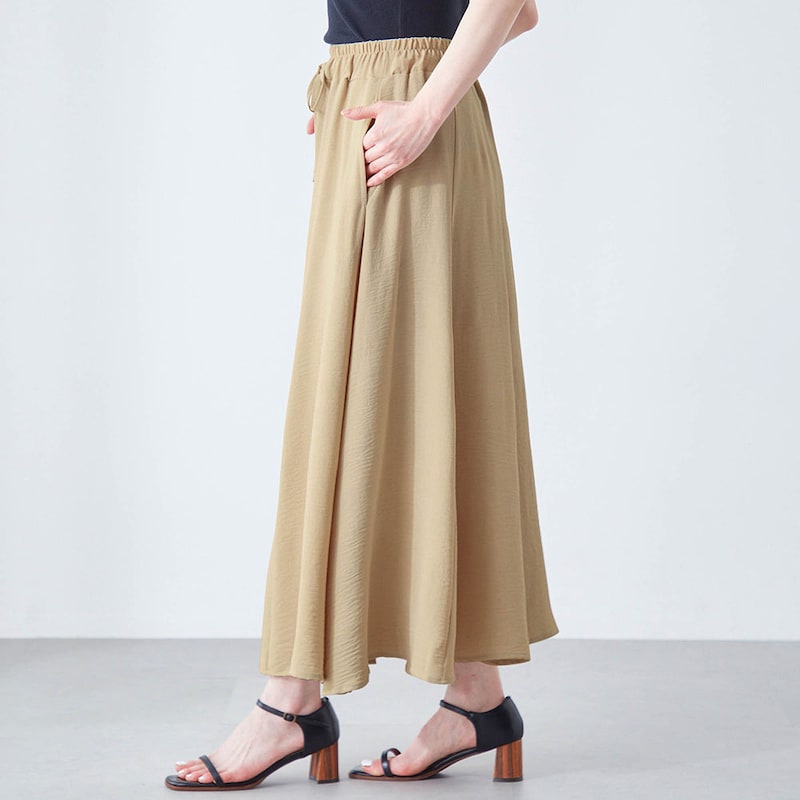 モデル身長167cm／M ※写真は撮影用のため総丈+3cmになります。