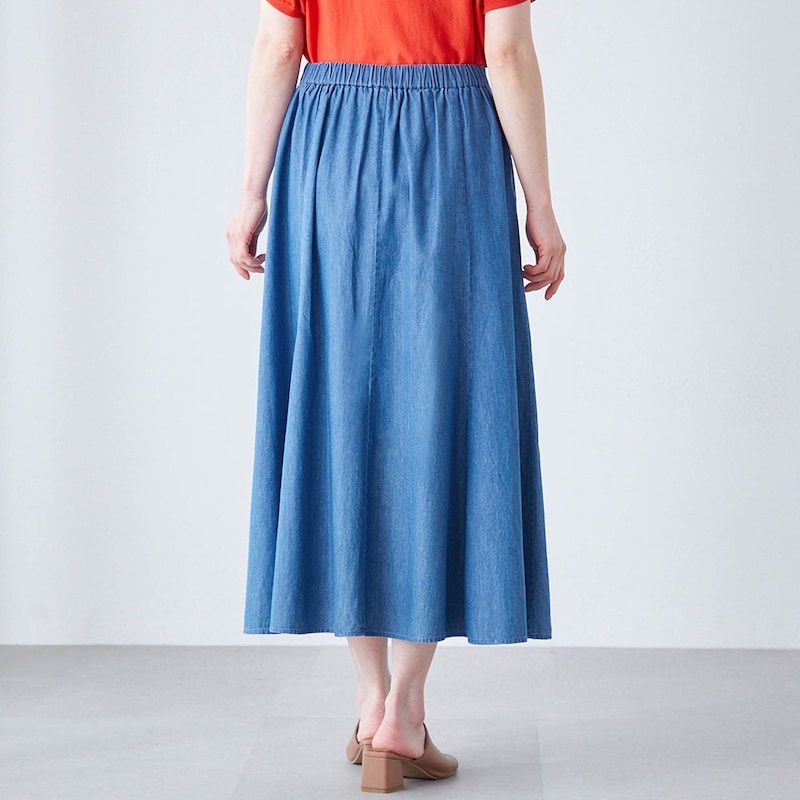 モデル身長167cm／M ※写真は撮影用のため総丈+3cmになります。