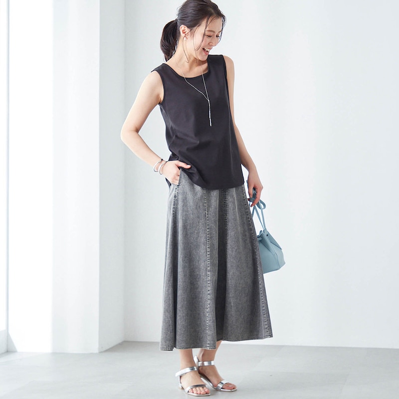 モデル身長167cm／M ※写真は撮影用のため総丈+3cmになります。