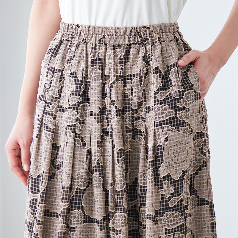 ウエスト総ゴムでラクなはき心地