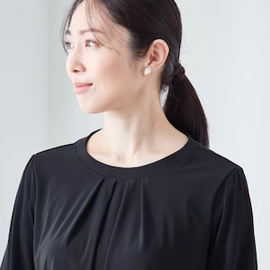 やや詰まり気味のネックも上品