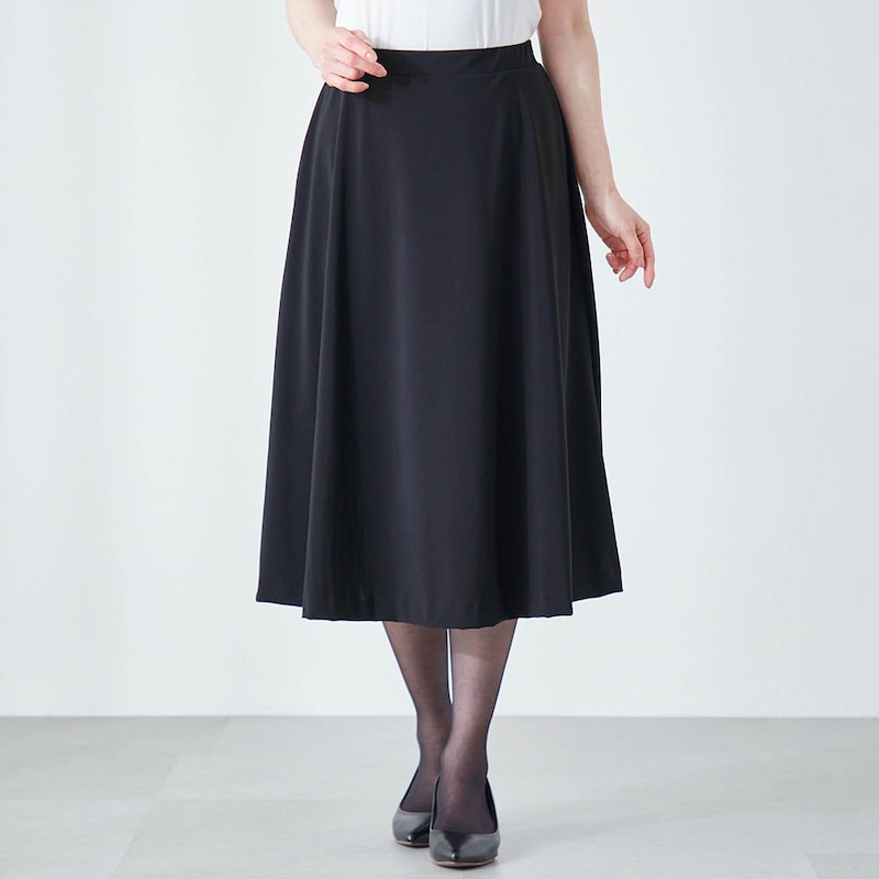 モデル身長167cm／M ※写真は撮影用のため総丈+3cmになります。