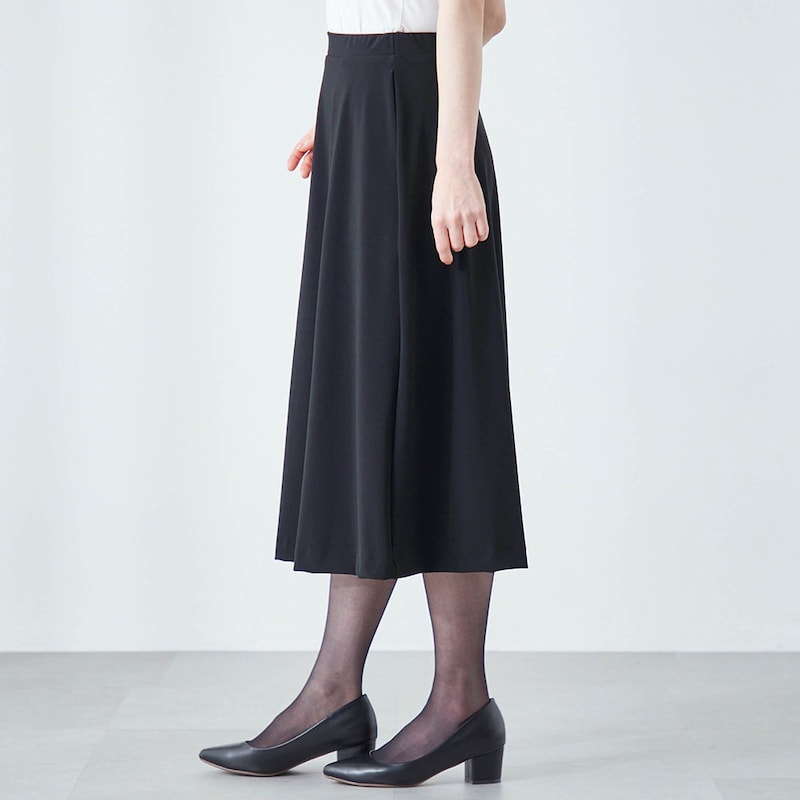 モデル身長167cm／M ※写真は撮影用のため総丈+3cmになります。