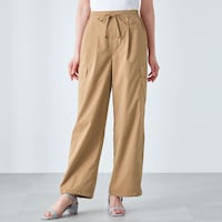 モデル身長164cm／M ※写真は撮影用のため股下+3cmになります。