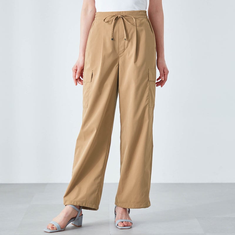 モデル身長164cm／M ※写真は撮影用のため股下+3cmになります。