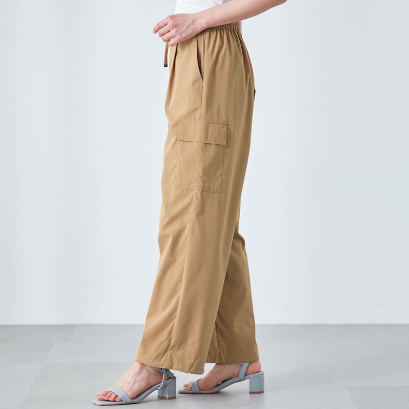 モデル身長164cm／M ※写真は撮影用のため股下+3cmになります。