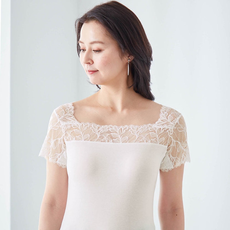 繊細で伸縮性の良いレースをたっぷり使用