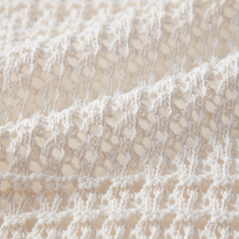 さらりとした清涼感のあるニット素材