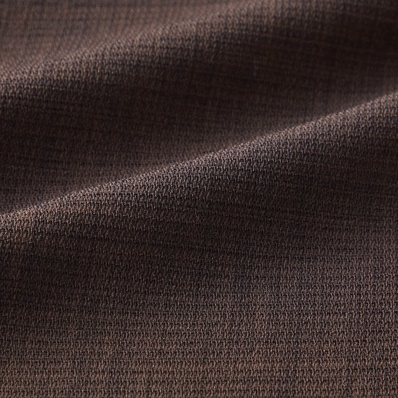 麻のようなシャリ感があるポリエステル素材でシワになりにくくお手入れが簡単