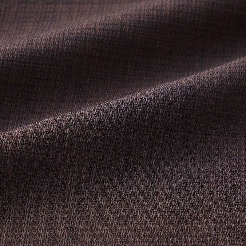 UVカット機能付きで、シワにもなりにくいストレッチ素材