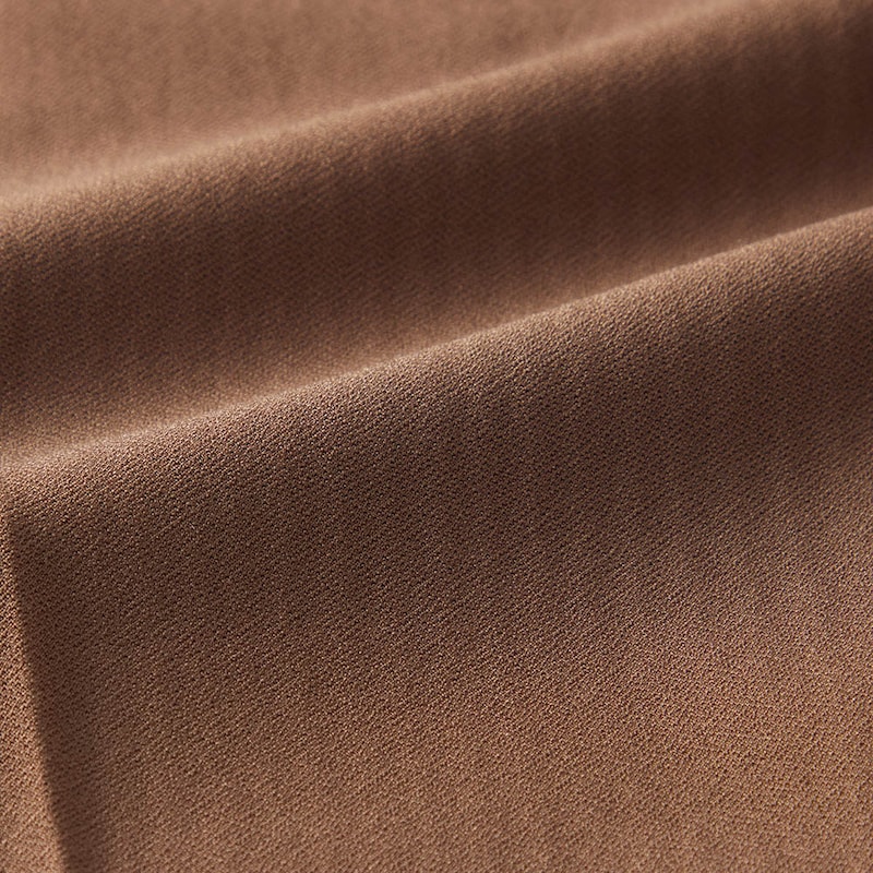 表面には上品な質感のジョーゼット素材を使用