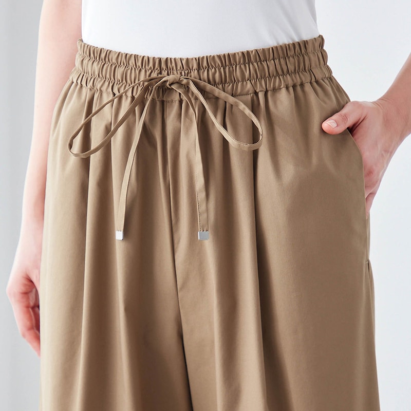 ウエストはゴム＆ドロスト仕様でラクなはき心地