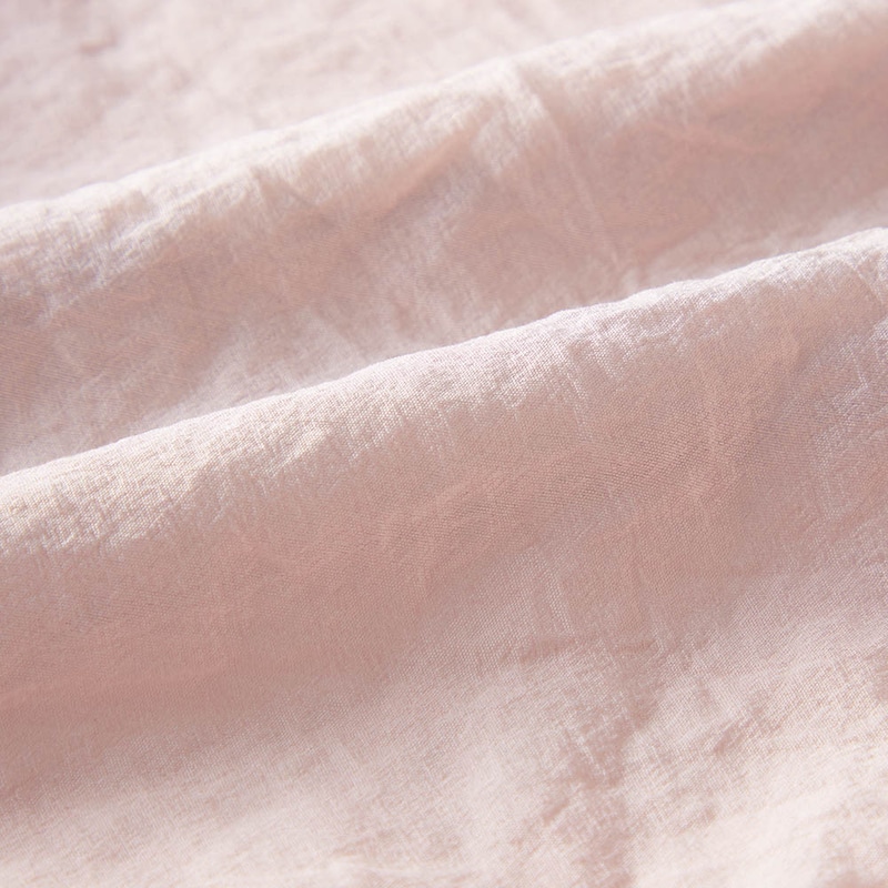 透けすぎない抑え目のシアー素材でこなれた印象に