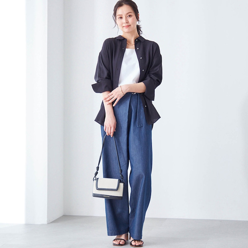 モデル身長167cm／M ※写真は撮影用のため股下+3cmになります。