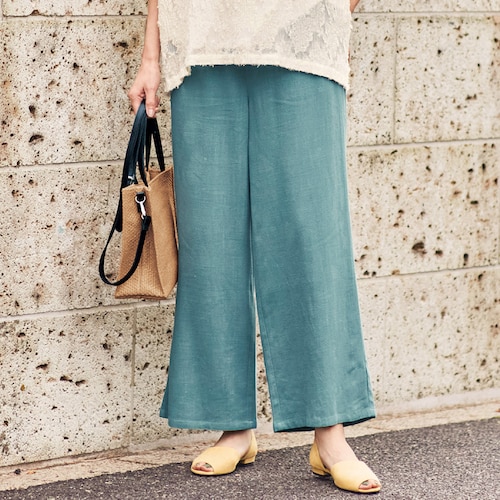 麻混素材のリラックスワイドパンツ