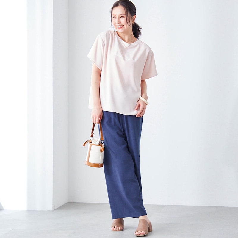 モデル身長167cm／M ※写真は撮影用のため股下+3cmになります。