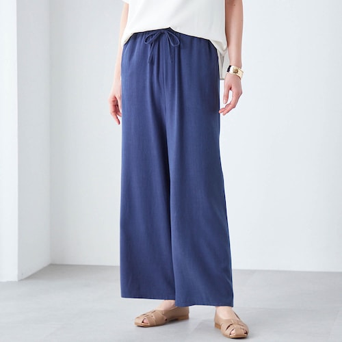 麻混素材のリラックスワイドパンツ