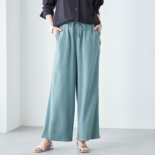 麻混素材のリラックスワイドパンツ