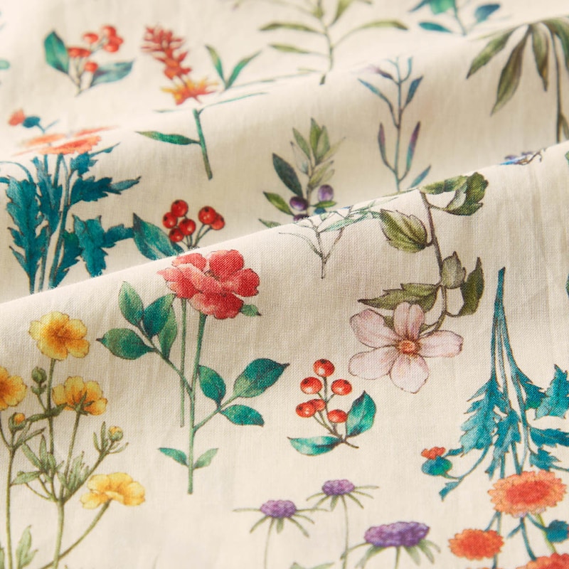 身生地は薄手でやわらかな綿100%素材で軽やかな着心地