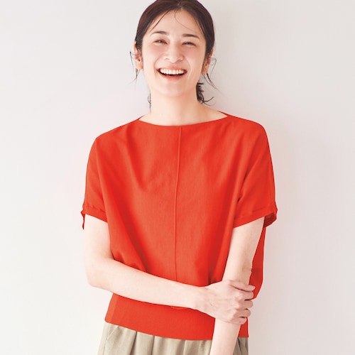 二の腕が隠れる遮熱ニット