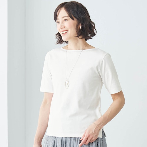 綿素材の五分袖ボートネックカットソー