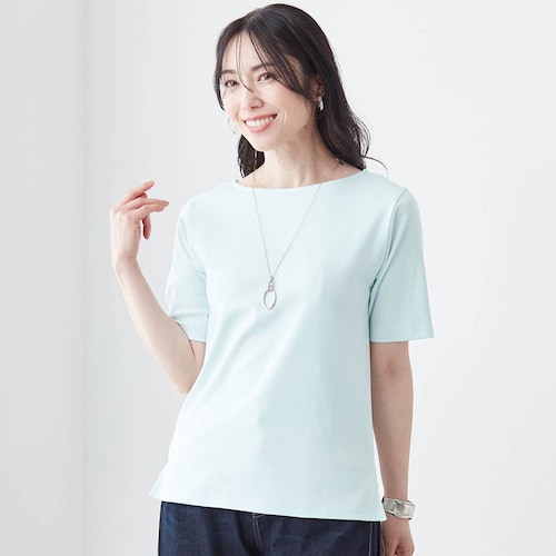 綿素材の五分袖ボートネックカットソー