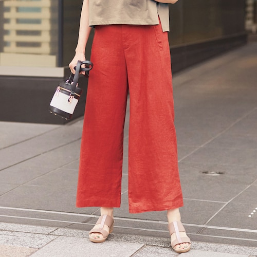 麻素材のワイドパンツ