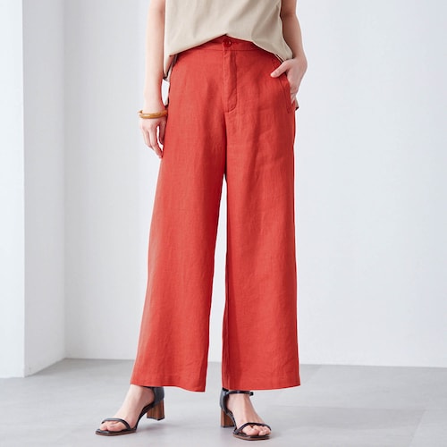 麻素材のワイドパンツ