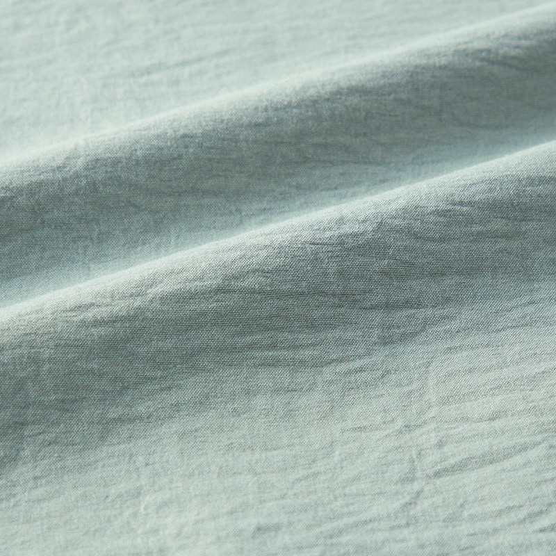 表面のシボ感が特徴の肌あたりの優しい柔らかな素材を使用