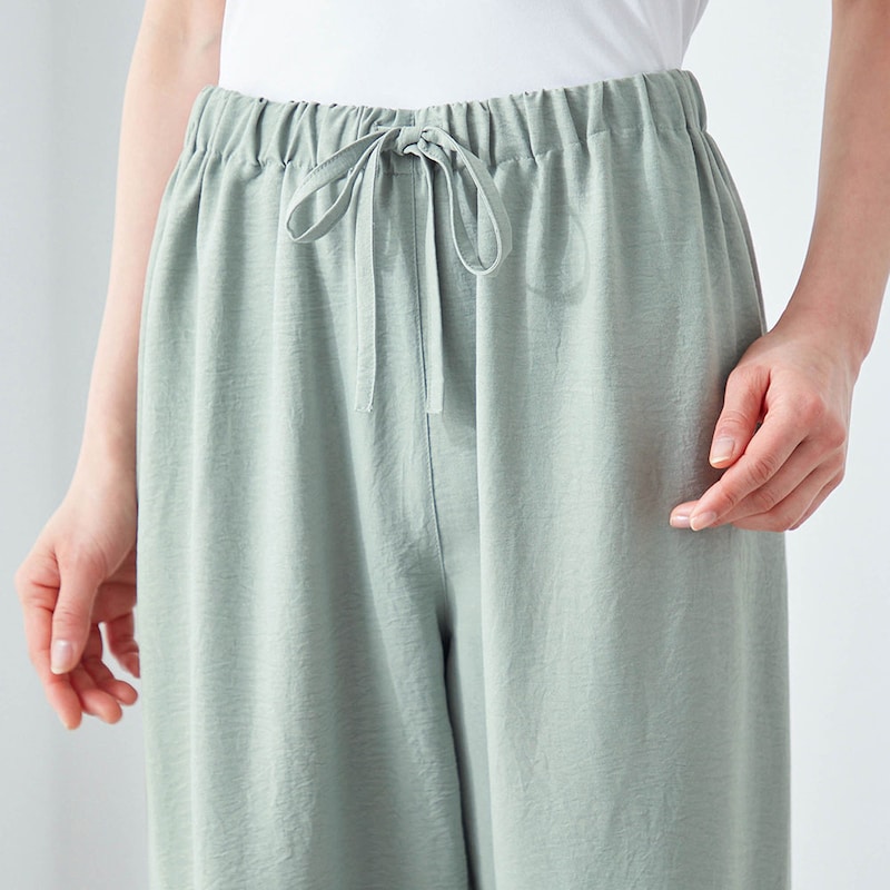 ウエスト部分はゴム入り＆ドローコード付きでラクチン