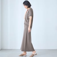 モデル身長168cm／M ※写真は撮影用のため総丈+6cmになります。