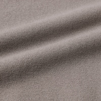 触れたときにひんやり感じるレーヨン混のニット素材