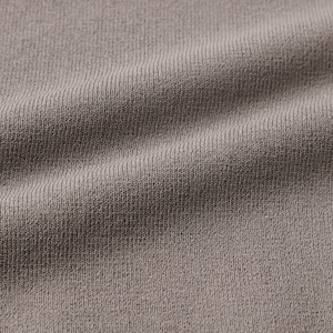 触れたときにひんやり感じるレーヨン混のニット素材