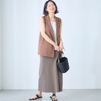 モデル身長168cm／M ※写真は撮影用のため総丈+6cm。スカートのみ着用