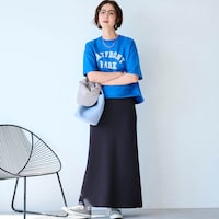モデル身長168cm／M ※写真は撮影用のため総丈+6cm。スカートのみ着用