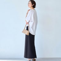 モデル身長168cm／M ※写真は撮影用のため総丈+6cm。スカートのみ着用