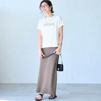 モデル身長168cm／M ※写真は撮影用のため総丈+6cm。スカートのみ着用
