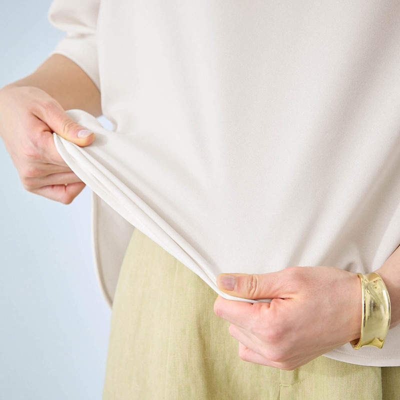 ストレッチ性のある素材でラクな着心地