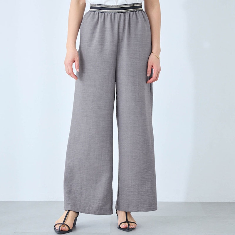 モデル身長168cm／M ※写真は撮影用のため股下+6cmになります。