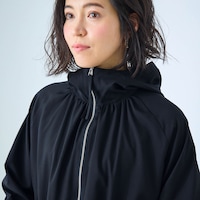 ギャザーをたっぷり施した、立体的なデザイン