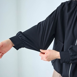 ストレッチ性のある素材でラクに動ける